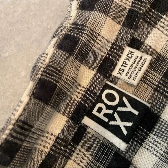 Roxy Women’s Black Cream Plaid Flannel Shirt Double Button Triangle Flap Size XS - Picture 9 of 12